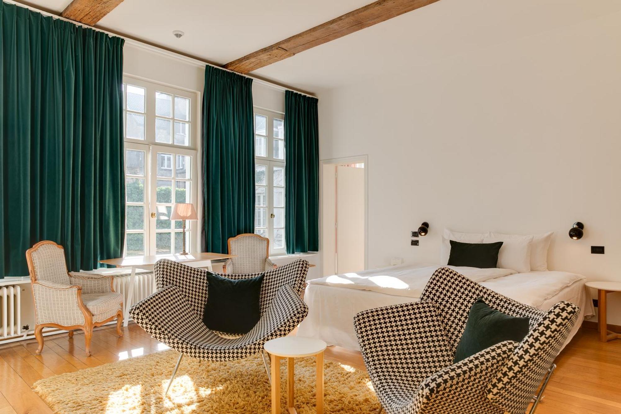 Small Luxury Hotel De Witte Lelie Антверпен Экстерьер фото